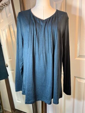 Women's Long-Sleeve Pintuck Top - Teal Blue